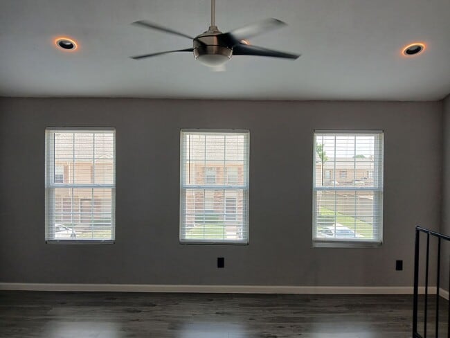 Building Photo - (50% OFF 1st MONTHS RENT) 2nd Floor Condo 1 Bedroom and 1 Bath