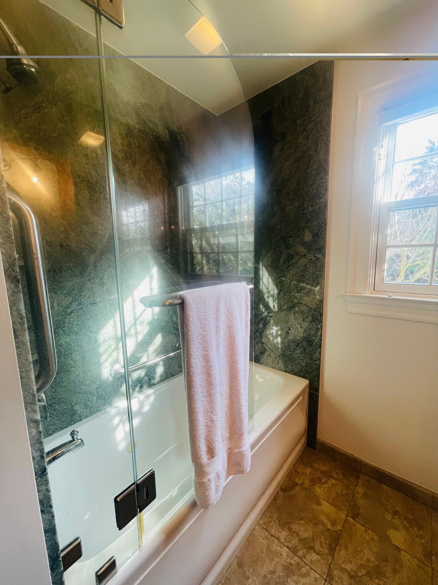 Building Photo - 200 Iris Way