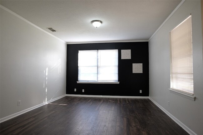 Building Photo - 3401 Princeton Dr