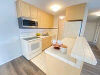 Building Photo - Advent - Large One Bedroom W/ Parking & St...