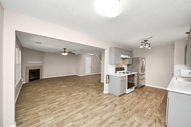 Building Photo - 3919 Vauxhall Dr S