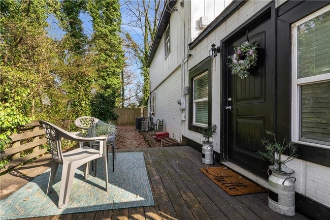 Building Photo - 2802 Palm Dr