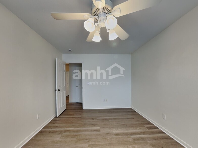 Building Photo - 440 Tortoise Ln