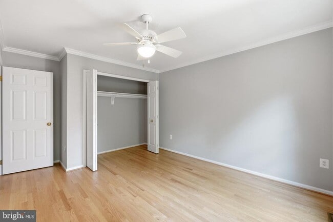 Building Photo - 6924 Mclean Park Manor Ct