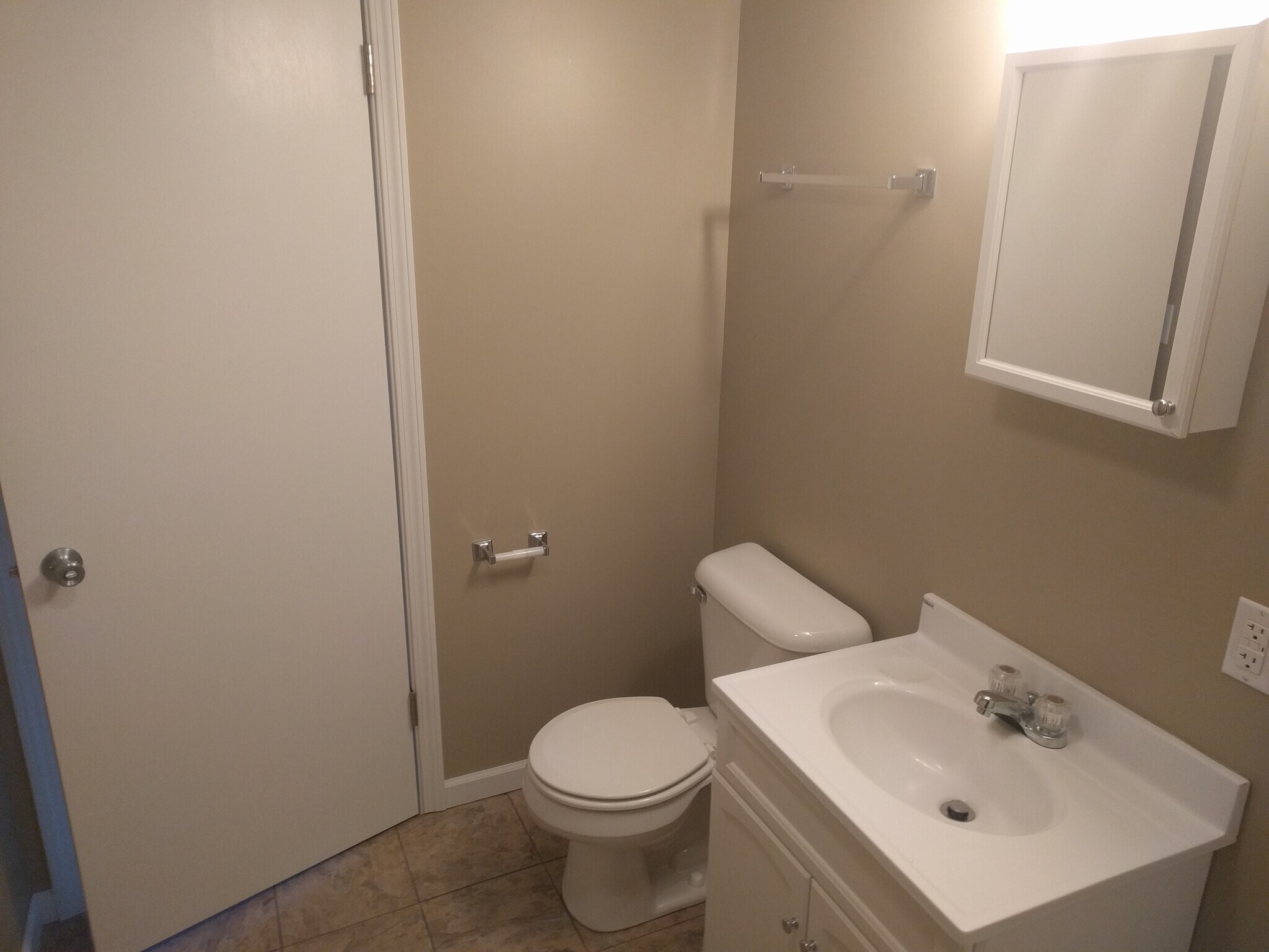 Building Photo - 210 William St