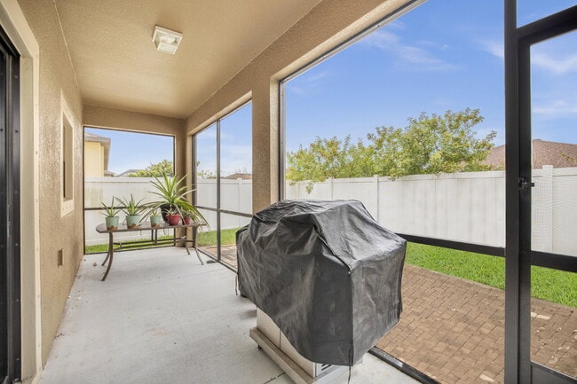 Building Photo - "Discover Spacious Elegance: 5-Bed, 3-Bath...