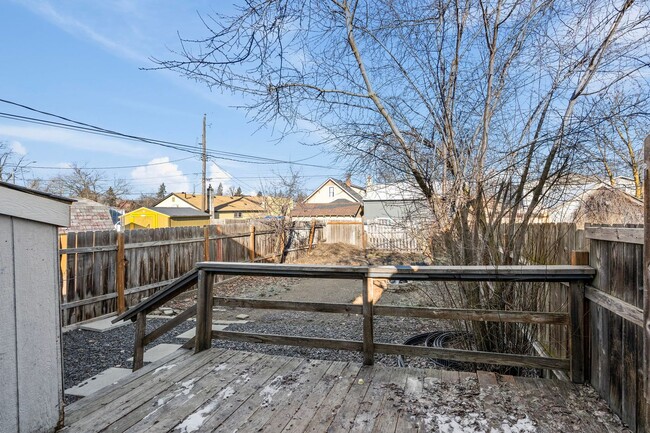 Building Photo - Cozy 2/1 Home Near Kendall Yards