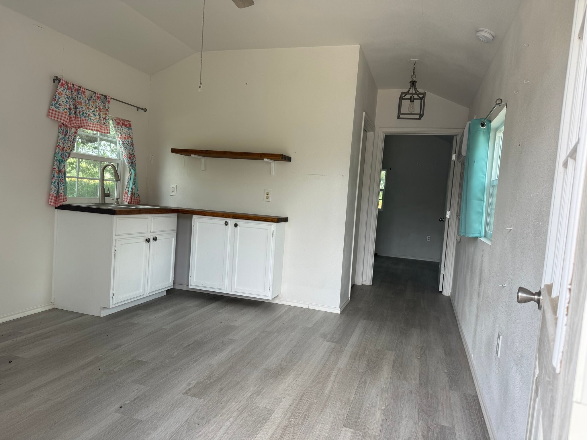 Building Photo - 685 Englehart