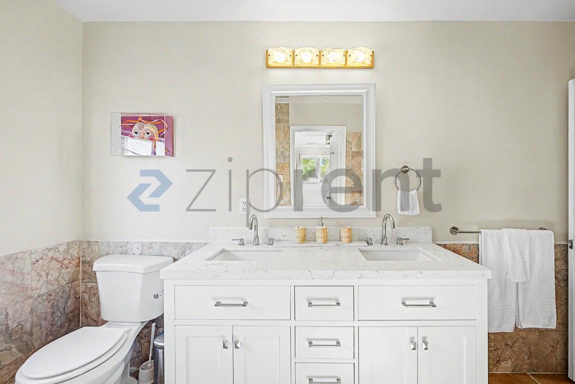 Building Photo - Unit