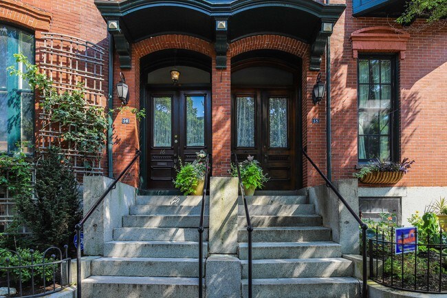 Primary Photo - 16 Pine St