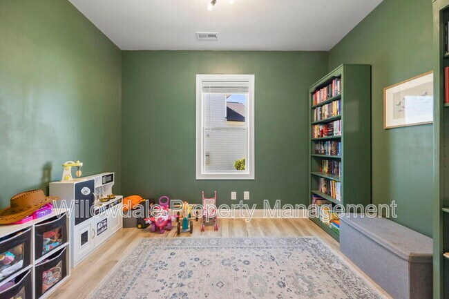 Building Photo - 2020 Moonraker Dr