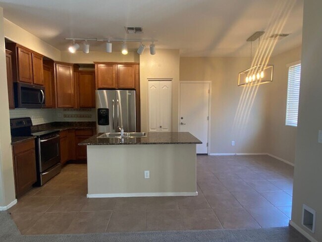 Building Photo - Gilbert 4 bedroom home