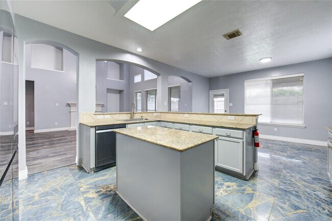 Building Photo - 5002 Laura Lee Ln