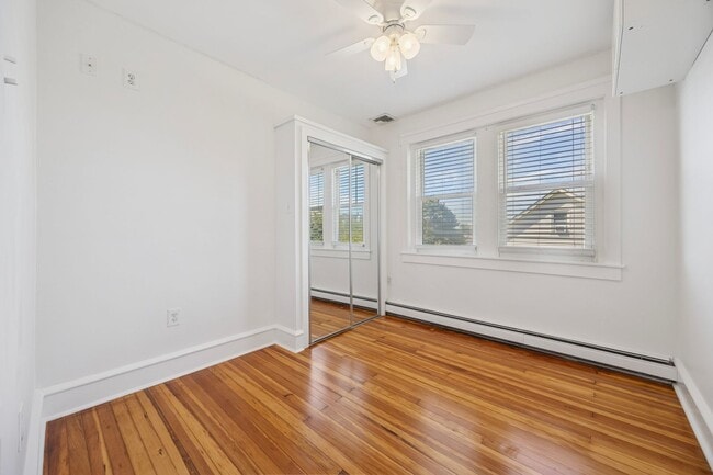 Building Photo - Charming 3-Bed Twin Home in the Heart of C...