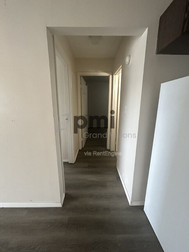 Building Photo - 24 W Buchanan Ave