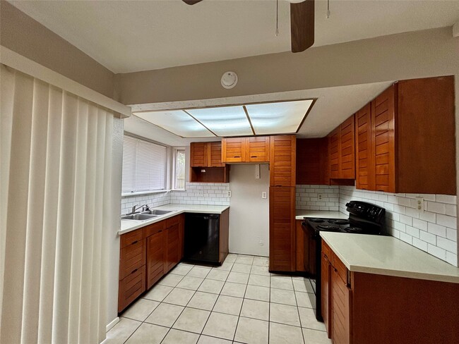 Building Photo - 4426 Hirschfield Rd