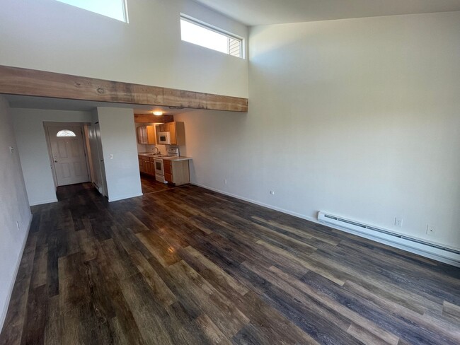 Building Photo - ***PENDING APPLICATION***Lovely Condo with...