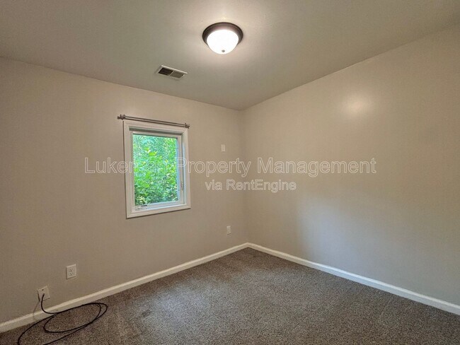 Building Photo - 217 Wallace Ave