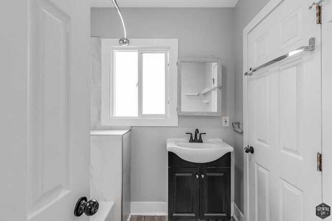 Building Photo - 641 W 43rd St