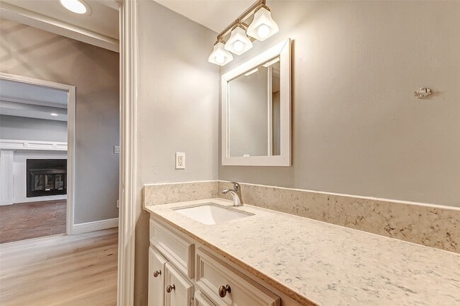 Building Photo - 1727 Cloister Dr