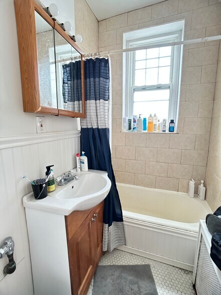 Building Photo - 1997 Commonwealth Ave