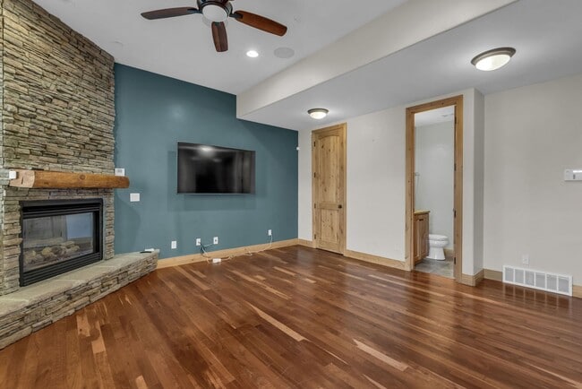 Building Photo - Canyon Links Townhome