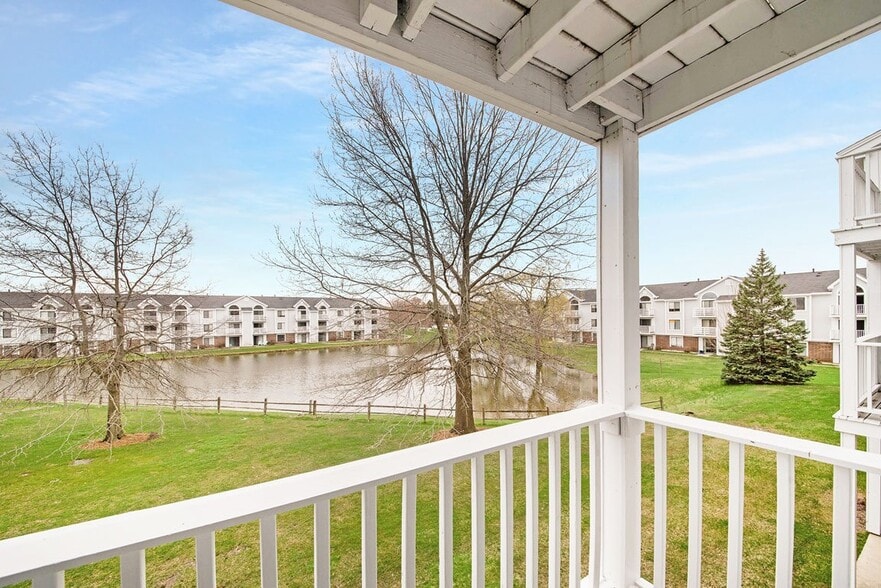 Building Photo - The Crossings Apartments