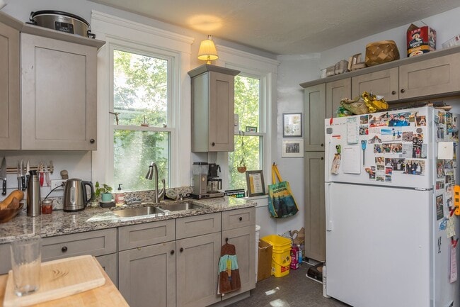 Building Photo - Single Family Home for Rent