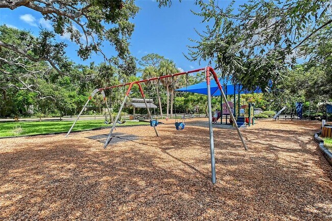 Building Photo - 1738 Siesta Dr