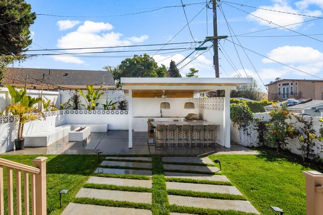 Building Photo - 131 W Avenida Cordoba