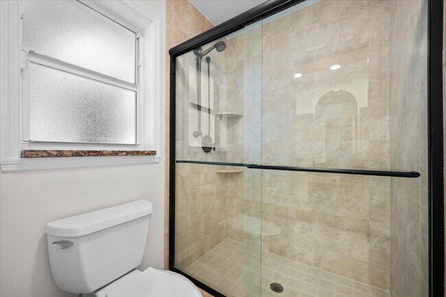 Building Photo - 12831 Shore Dr