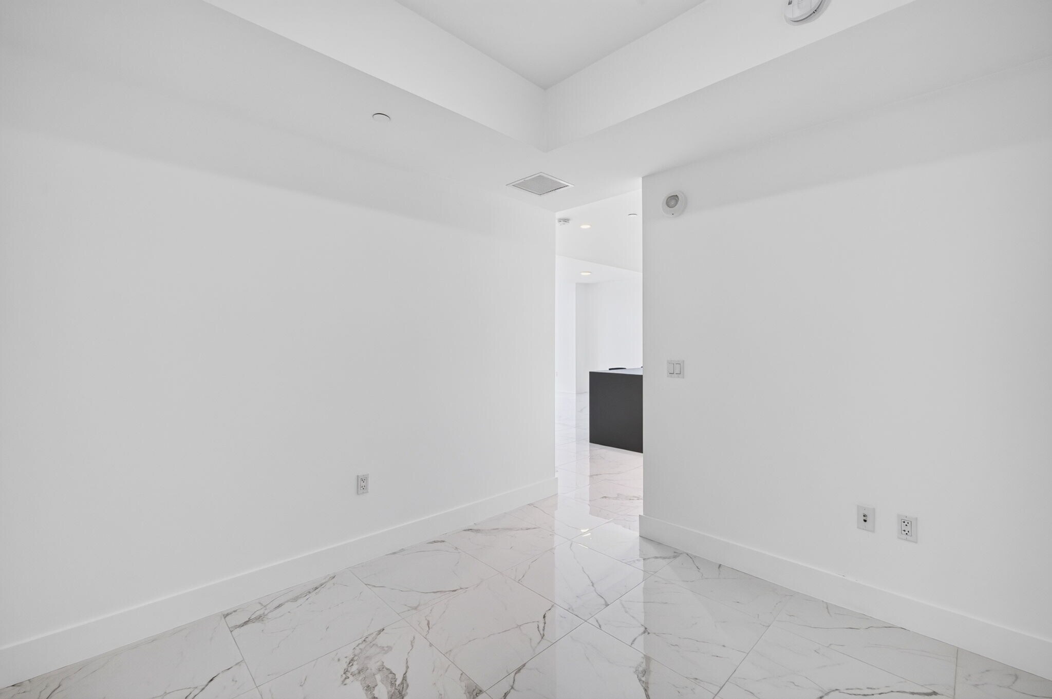 Building Photo - 100 E Las Olas Blvd