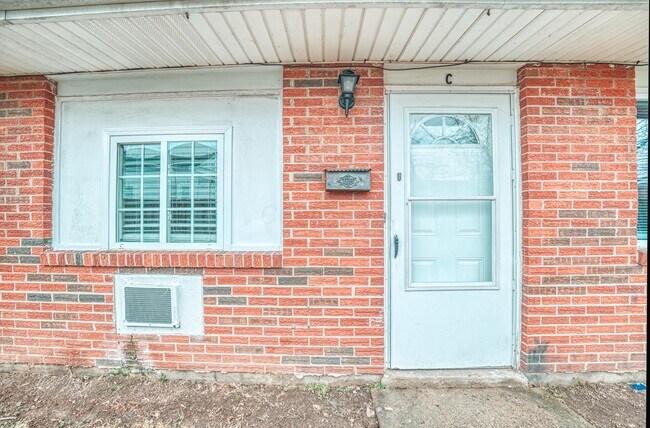 Building Photo - 2735 Joyce Ave