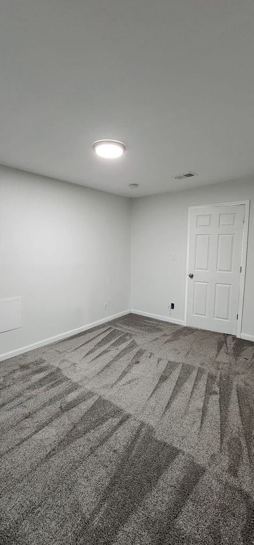 Building Photo - Newly Renovated 3-Bedroom Apartment in Pen...