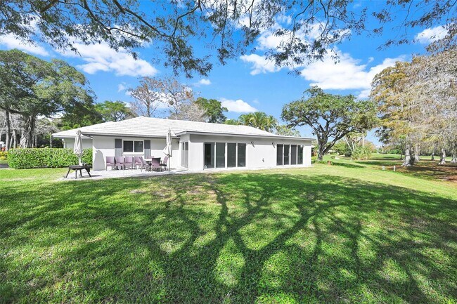 Building Photo - 820 E Cypress Ln