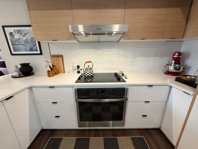 Building Photo - Top-Floor Corner Condo with Downtown Views — Stylish, Pristine, and Steps From Everything