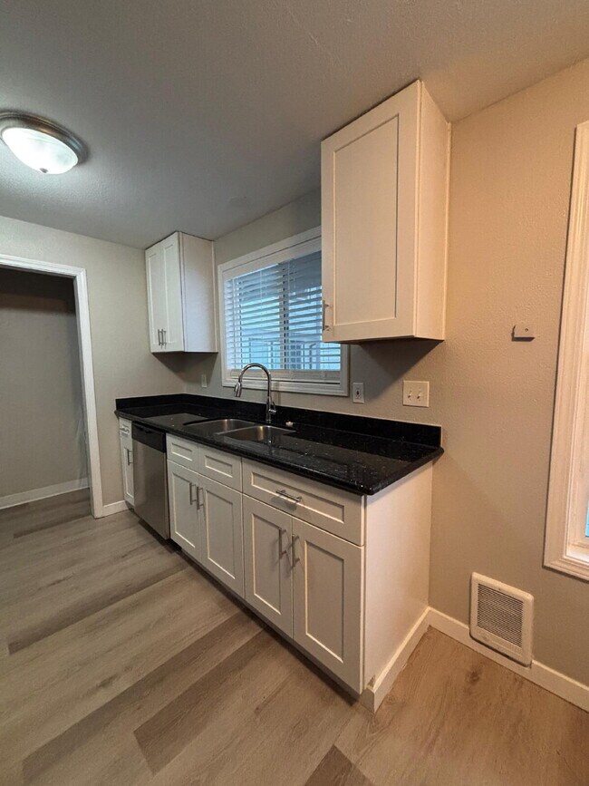 Building Photo - *1626 S G St #4, Tacoma, WA*