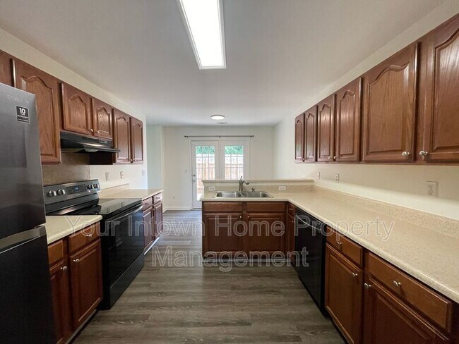 Building Photo - 2780 Silver Hill Terrace SE