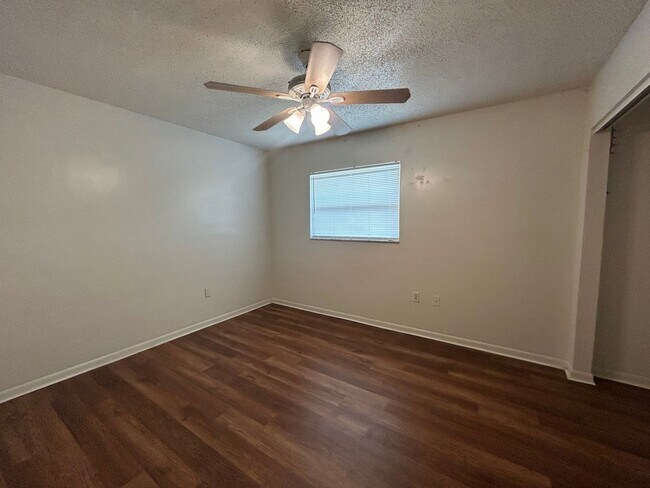 Building Photo - 1110 N Brunnell Pkwy