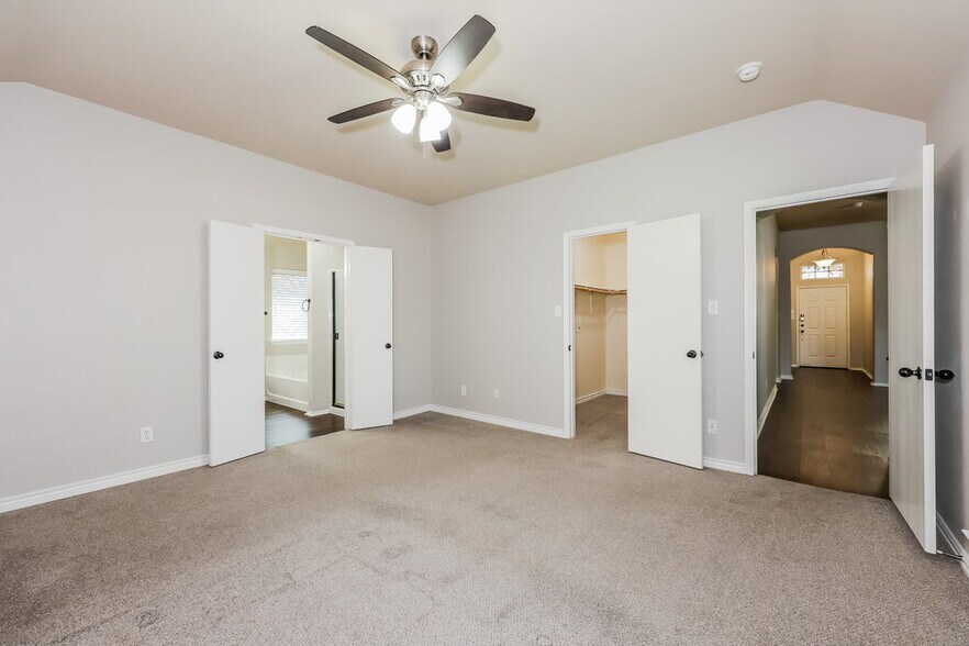 Building Photo - 1109 Hidden Meadow Dr