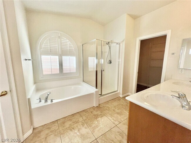 Building Photo - 5014 Tunnel Falls Dr
