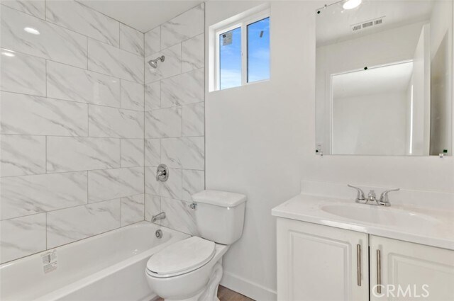 Building Photo - 711 W 80th St