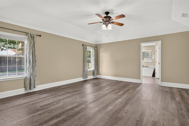 Building Photo - 1400 Emerald Cir