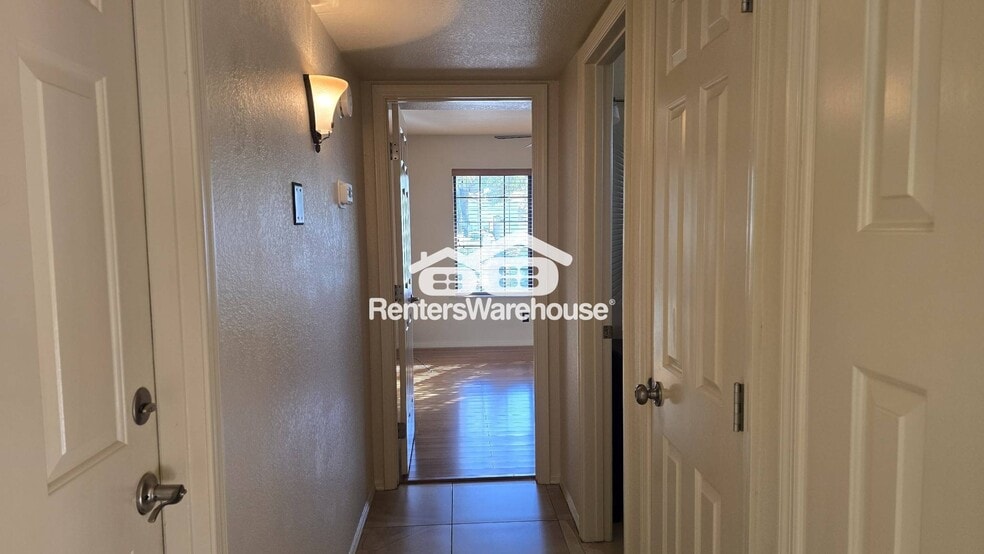 Building Photo - 311 E Suntree St