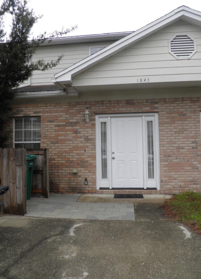Building Photo - 1843 Whispering Oaks Ln