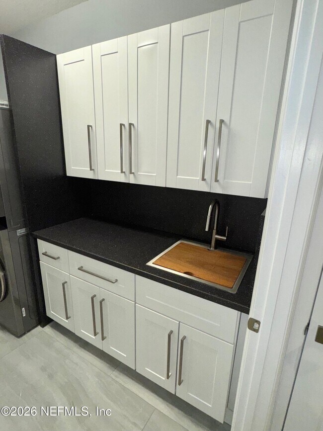 Building Photo - 163 Pine Forest Ct