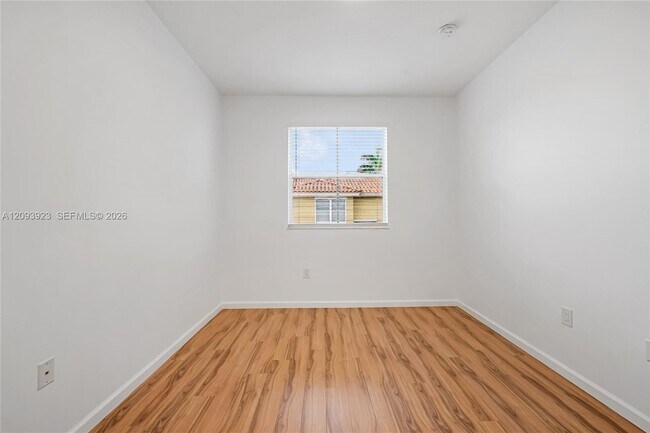 Building Photo - 642 SW 106th Ave