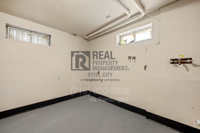 Building Photo - 909 W Evans Ave