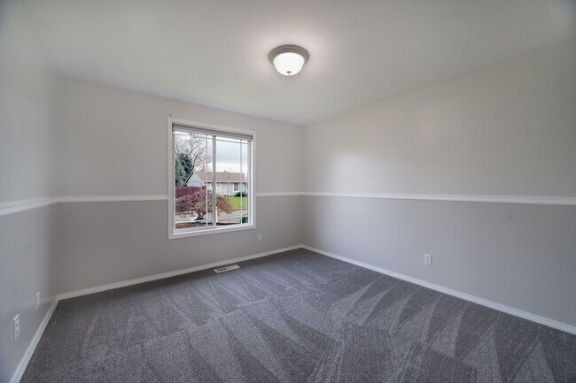 Building Photo - Living & Family Room! Freshly updated!