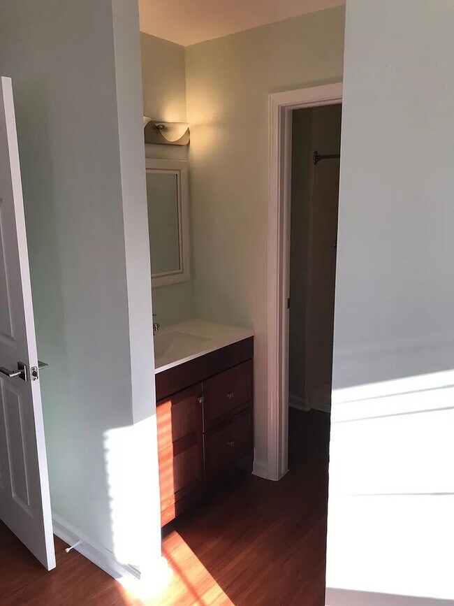 Building Photo - Immaculate and spacious home